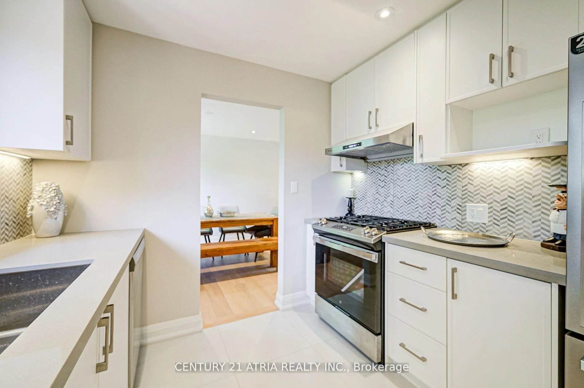 Photo 16 of 190 Romfield Circuit, Markham, Royal Orchard — HOMEH