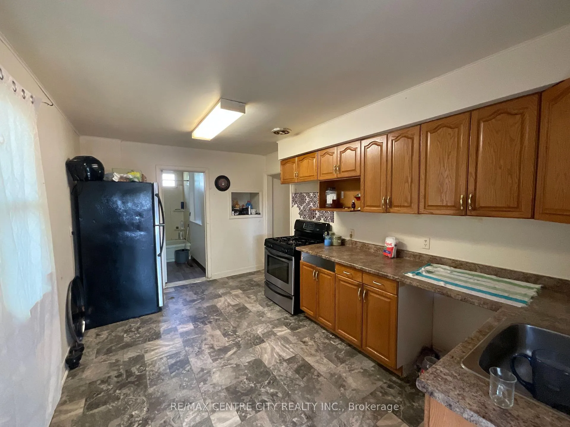 Photo 9 of 636 Assumption Street N, Windsor — HOMEH