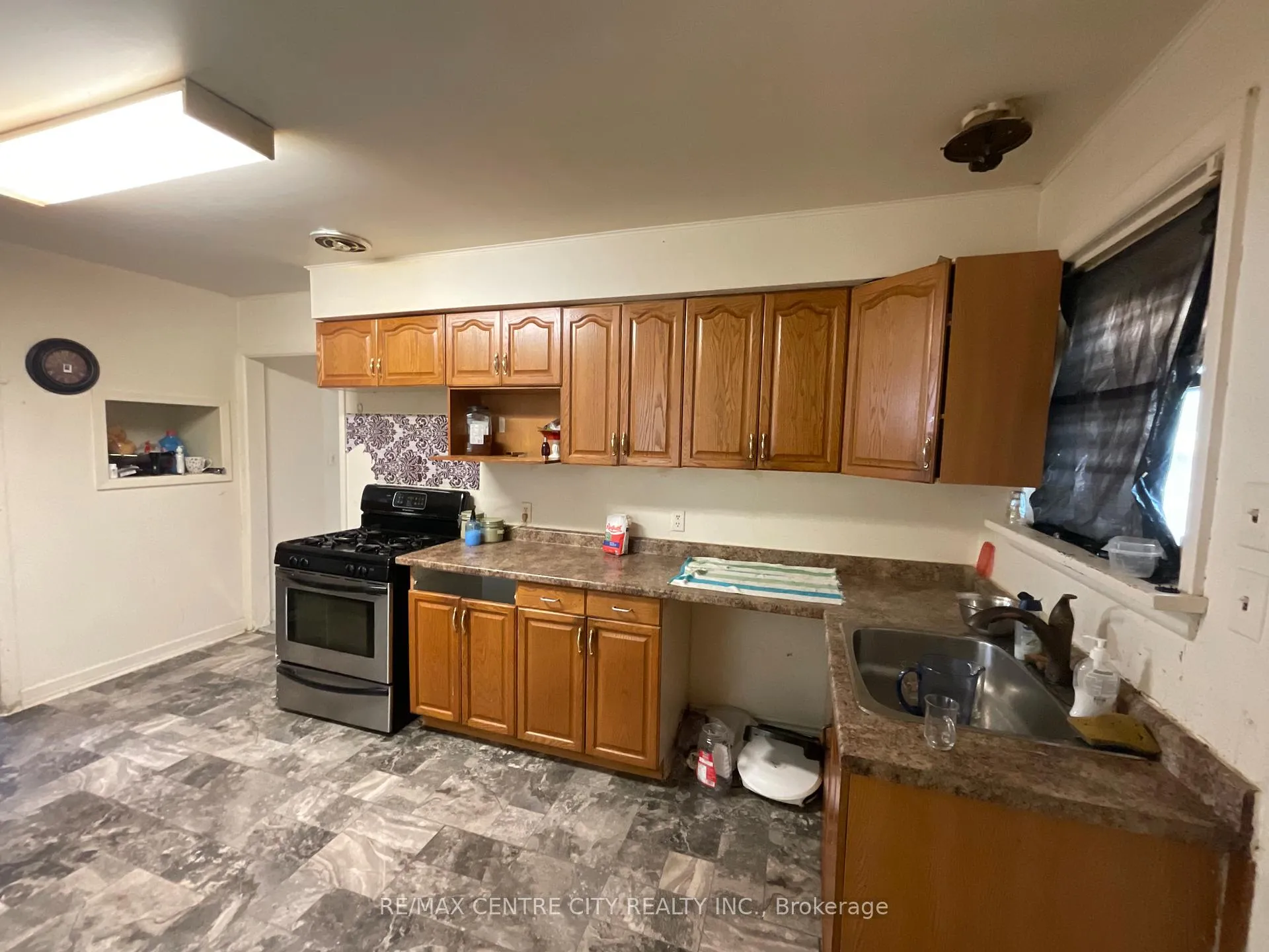 Photo 10 of 636 Assumption Street N, Windsor — HOMEH
