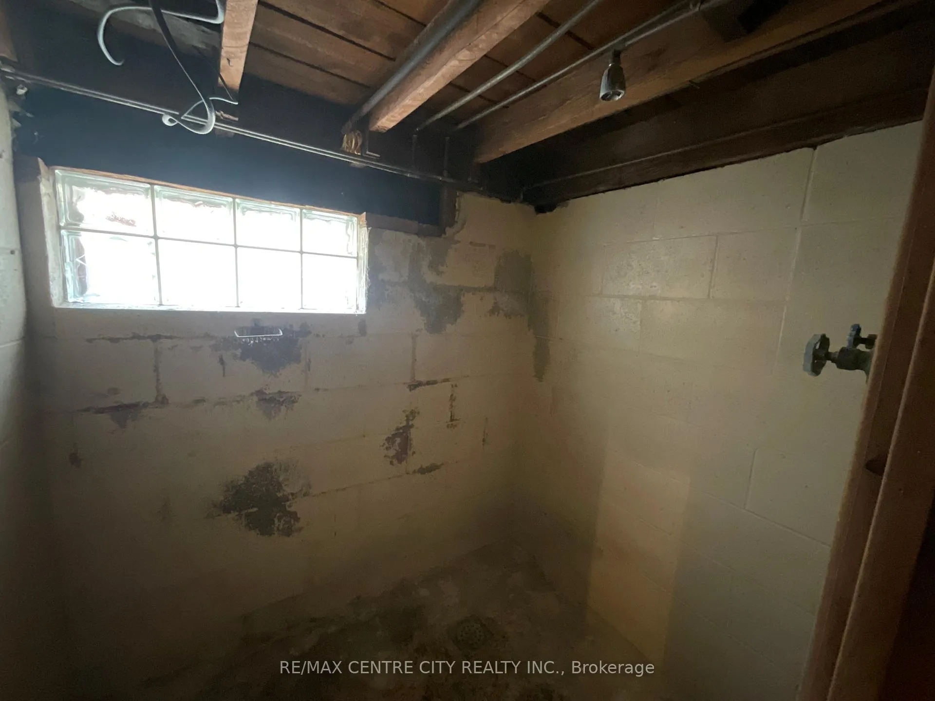 Photo 17 of 636 Assumption Street N, Windsor — HOMEH