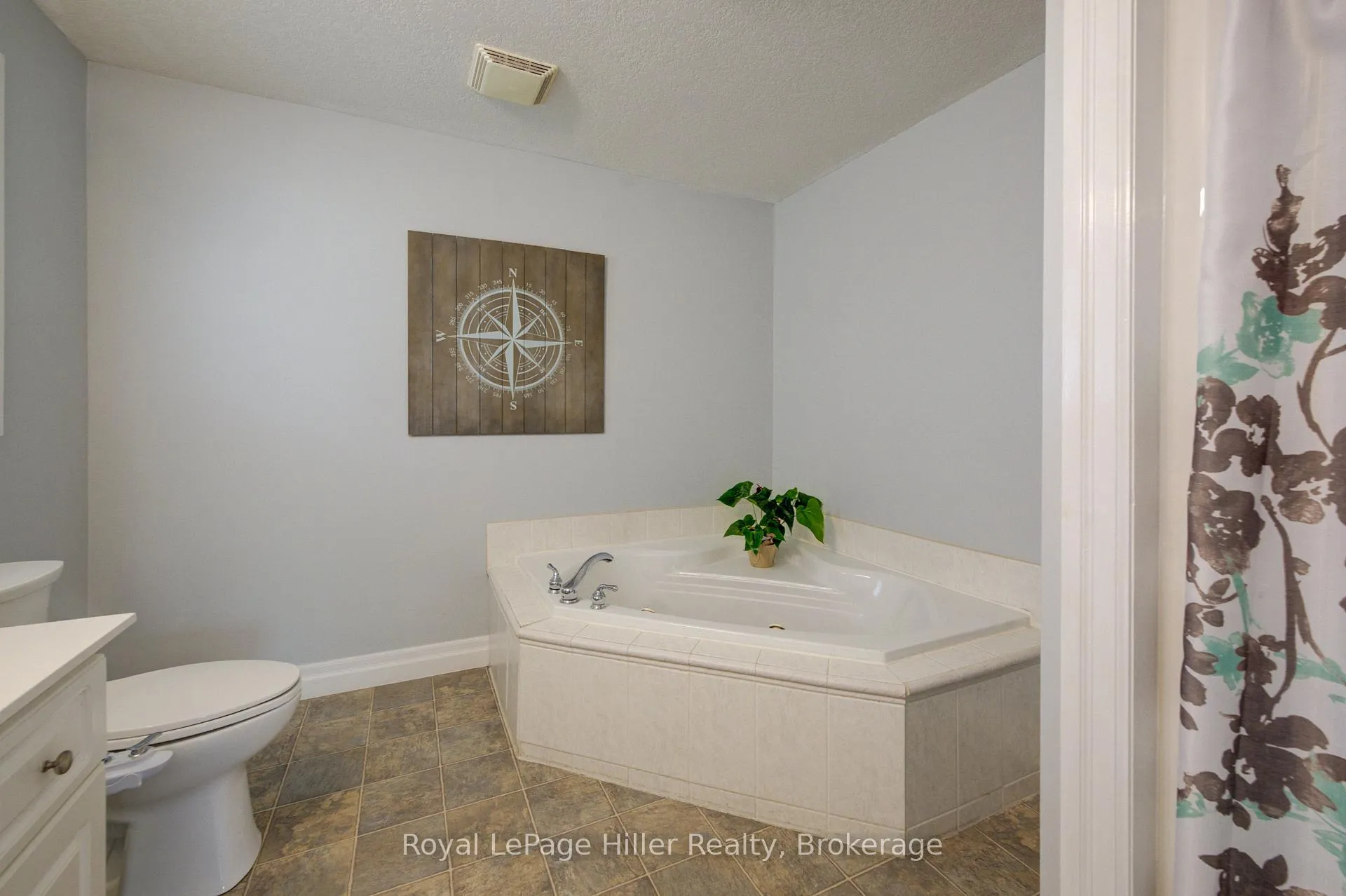 Photo 25 of 34 Eagle Drive, Stratford — HOMEH