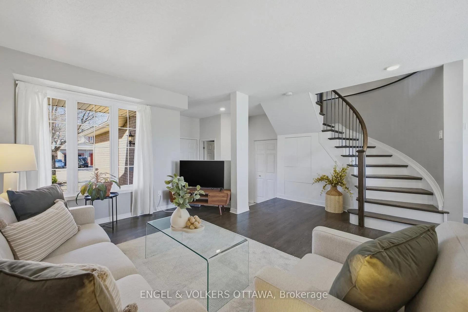 Photo 7 of 50 Carwood Circle, Ottawa, Carson Meadows — HOMEH