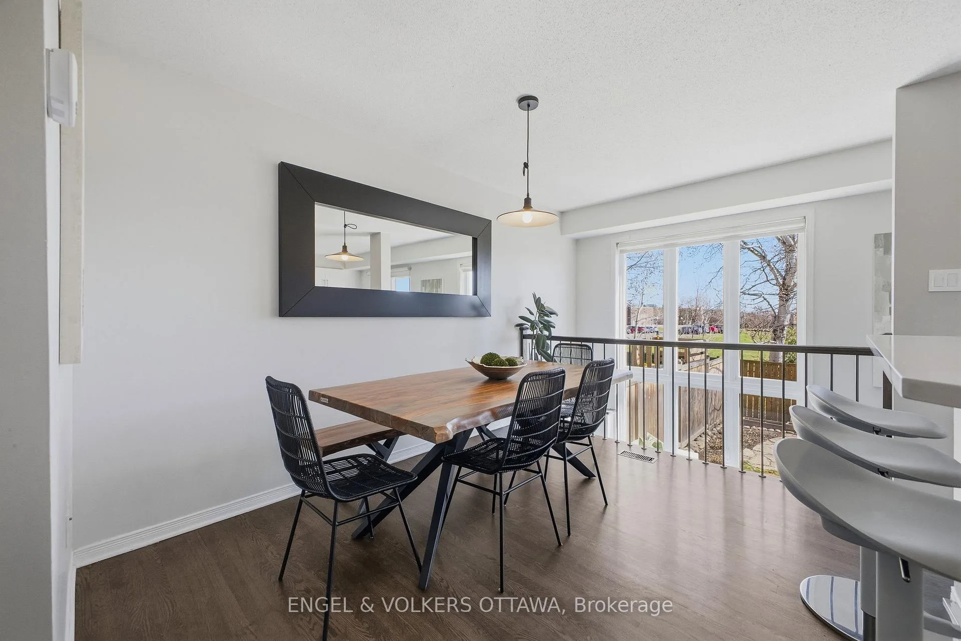 Photo 9 of 50 Carwood Circle, Ottawa, Carson Meadows — HOMEH