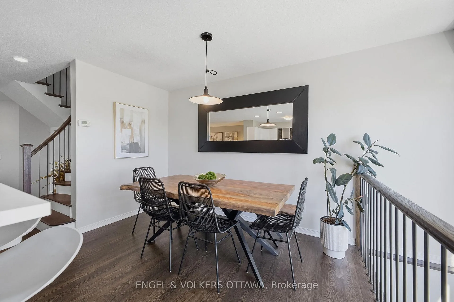 Photo 10 of 50 Carwood Circle, Ottawa, Carson Meadows — HOMEH