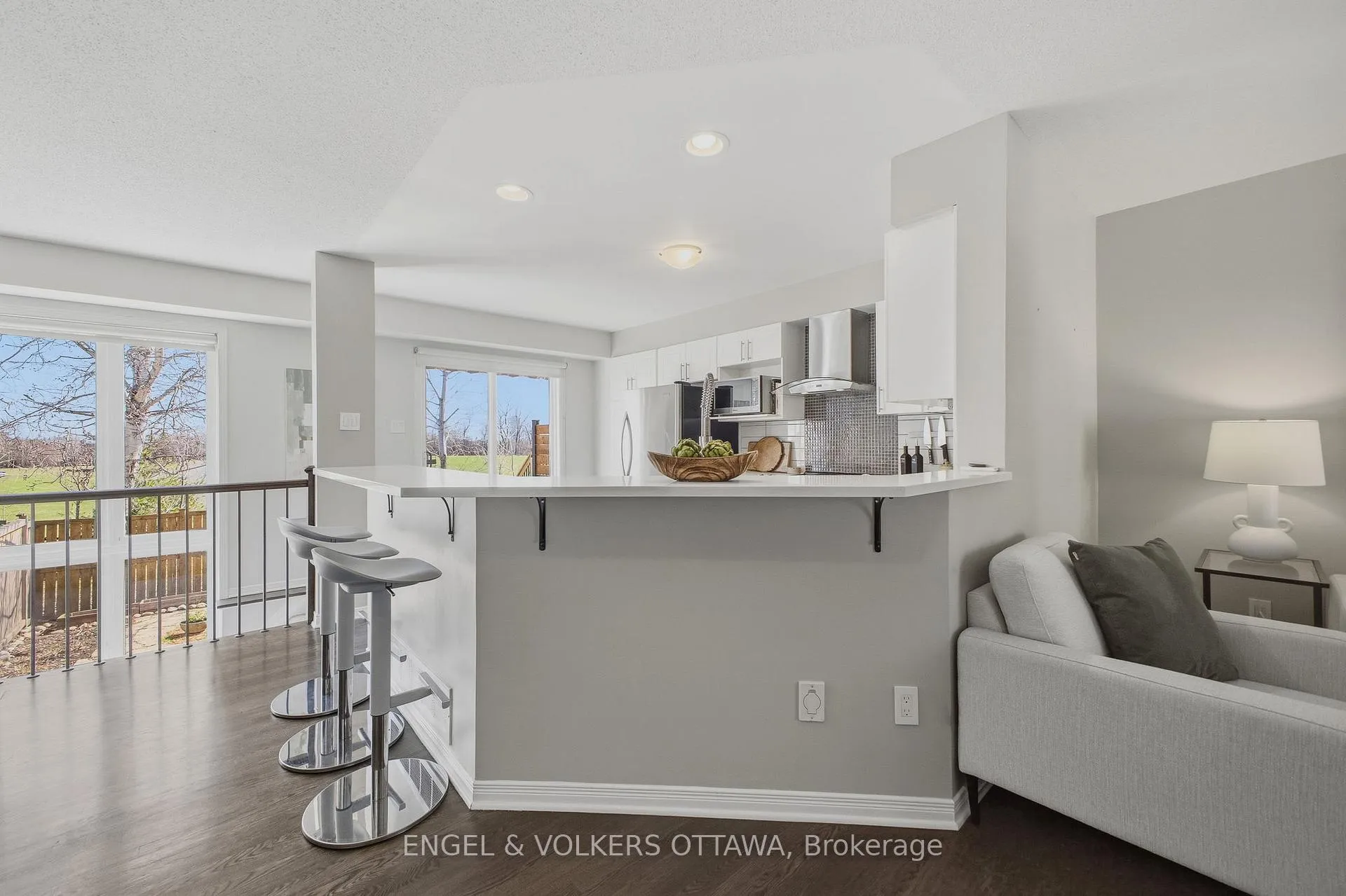 Photo 11 of 50 Carwood Circle, Ottawa, Carson Meadows — HOMEH