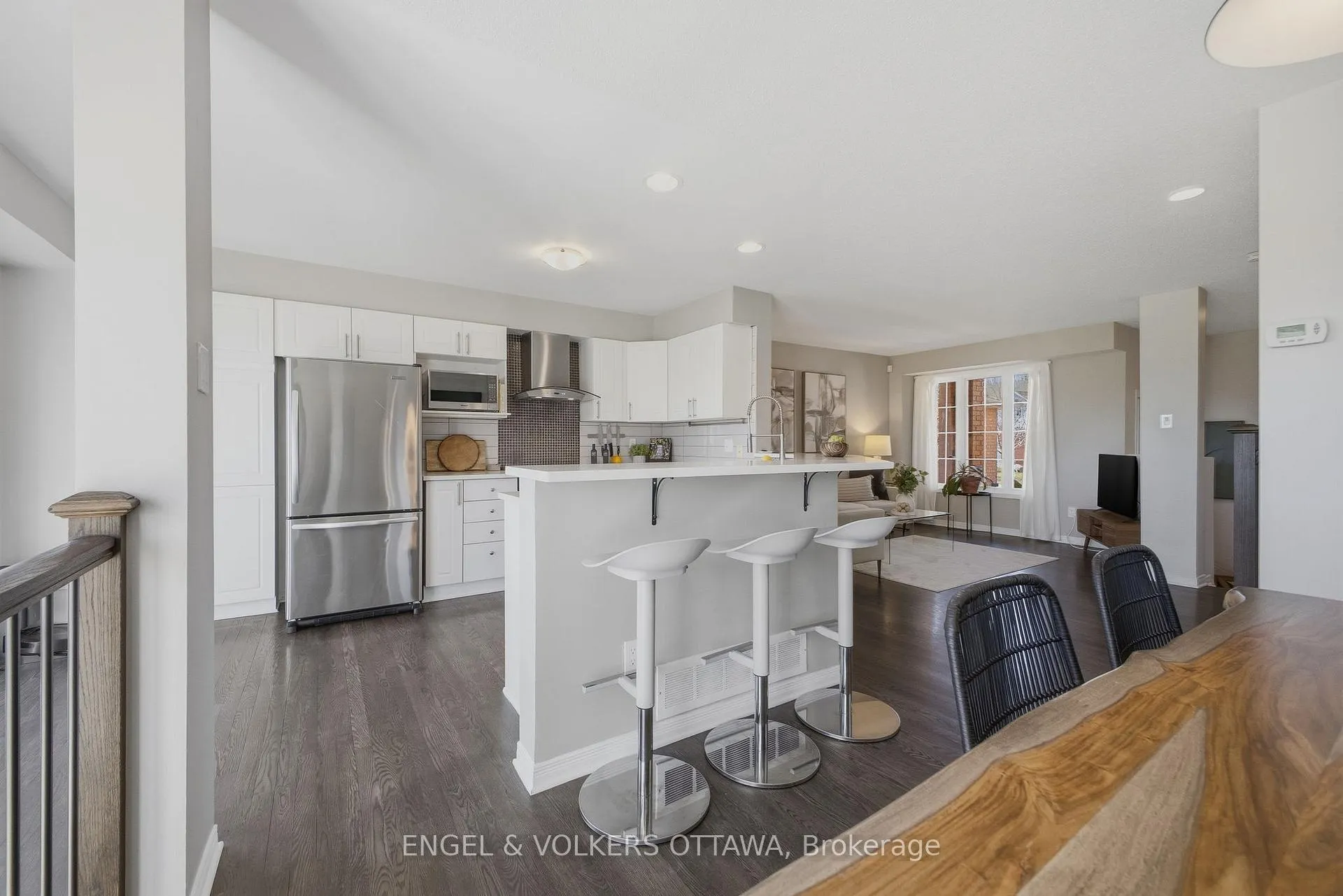 Photo 12 of 50 Carwood Circle, Ottawa, Carson Meadows — HOMEH