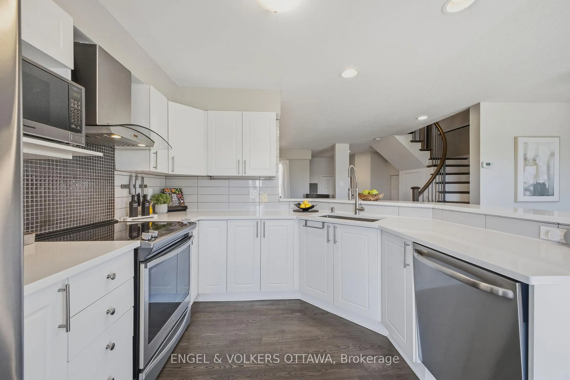 Photo 14 of 50 Carwood Circle, Ottawa, Carson Meadows — HOMEH