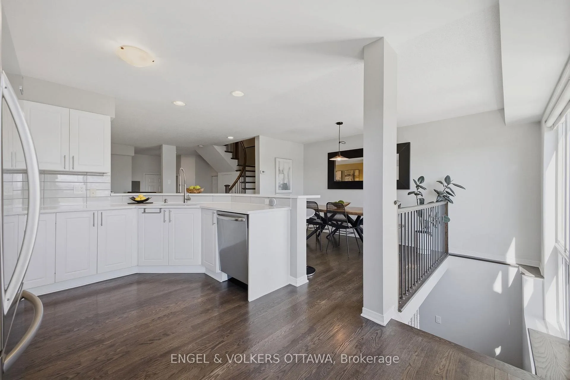 Photo 16 of 50 Carwood Circle, Ottawa, Carson Meadows — HOMEH