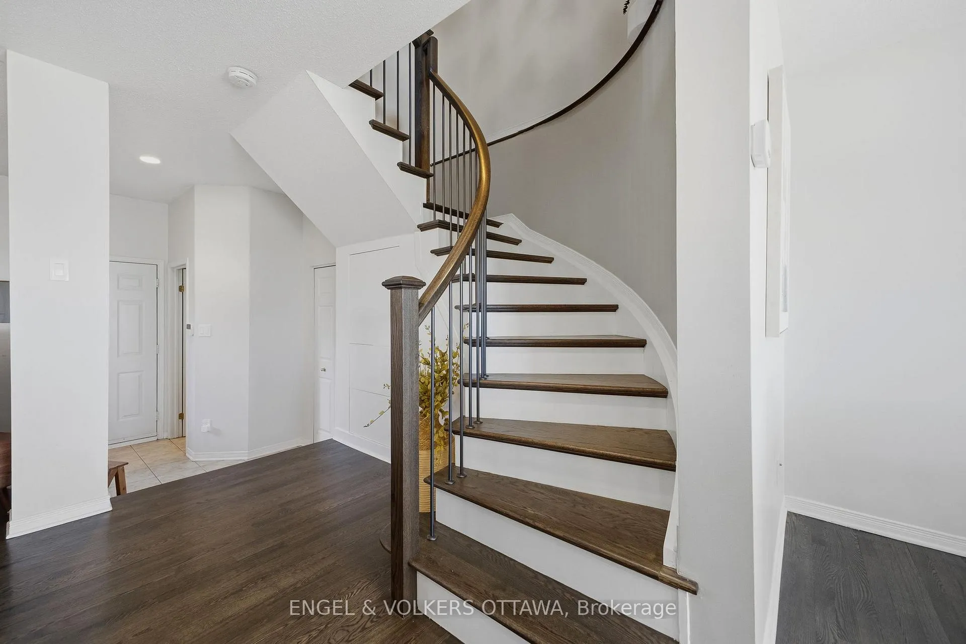 Photo 17 of 50 Carwood Circle, Ottawa, Carson Meadows — HOMEH