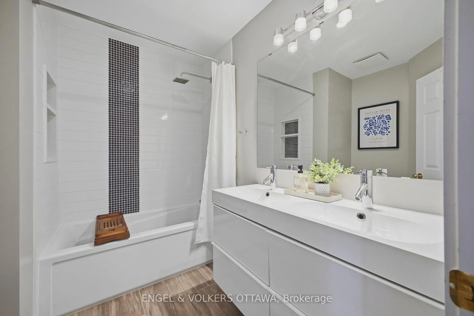 Photo 24 of 50 Carwood Circle, Ottawa, Carson Meadows — HOMEH