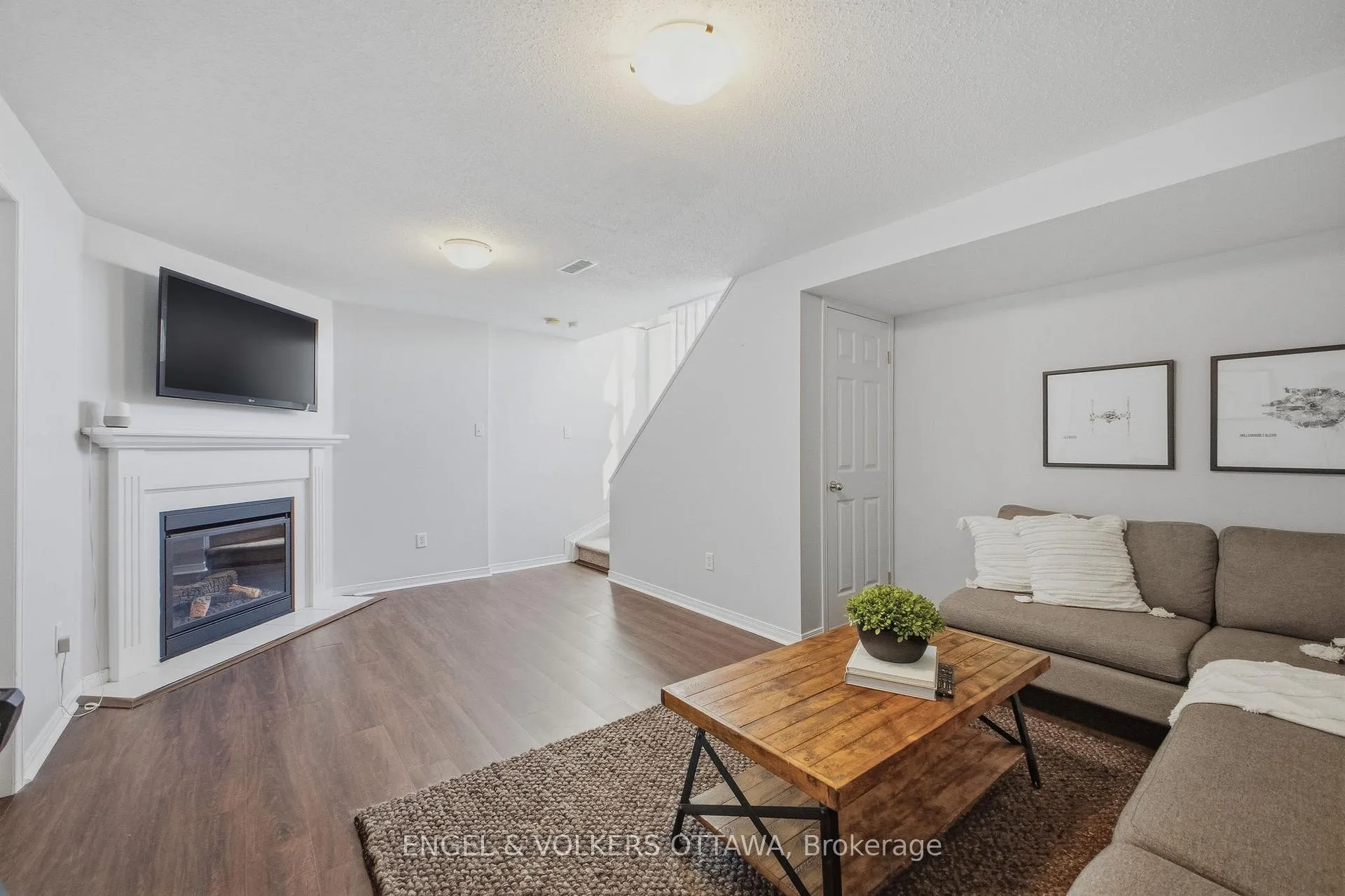 Photo 26 of 50 Carwood Circle, Ottawa, Carson Meadows — HOMEH