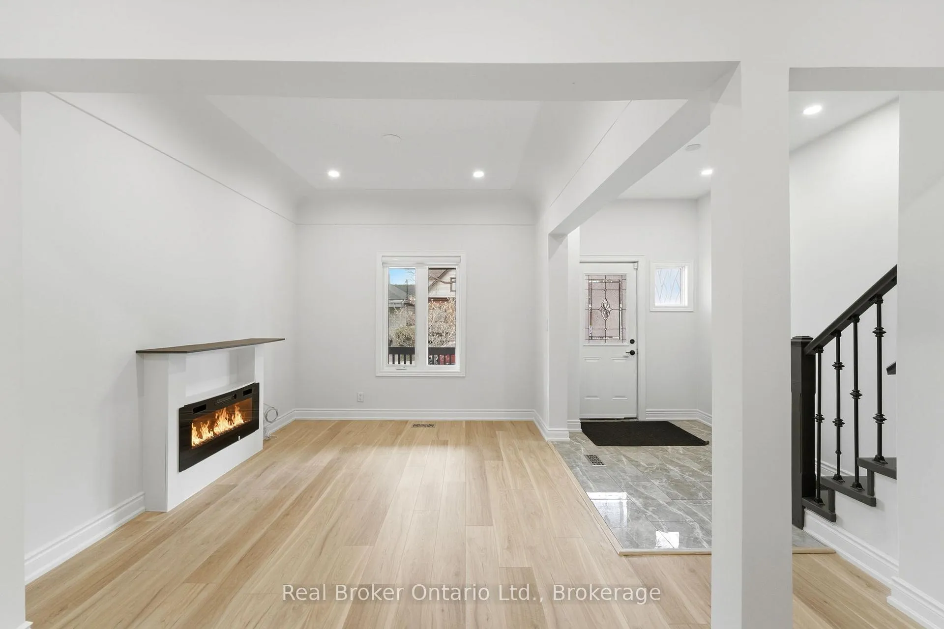 Photo 7 of Unit Upper, 167 Rosslyn Avenue N, Hamilton, Crown Point — HOMEH