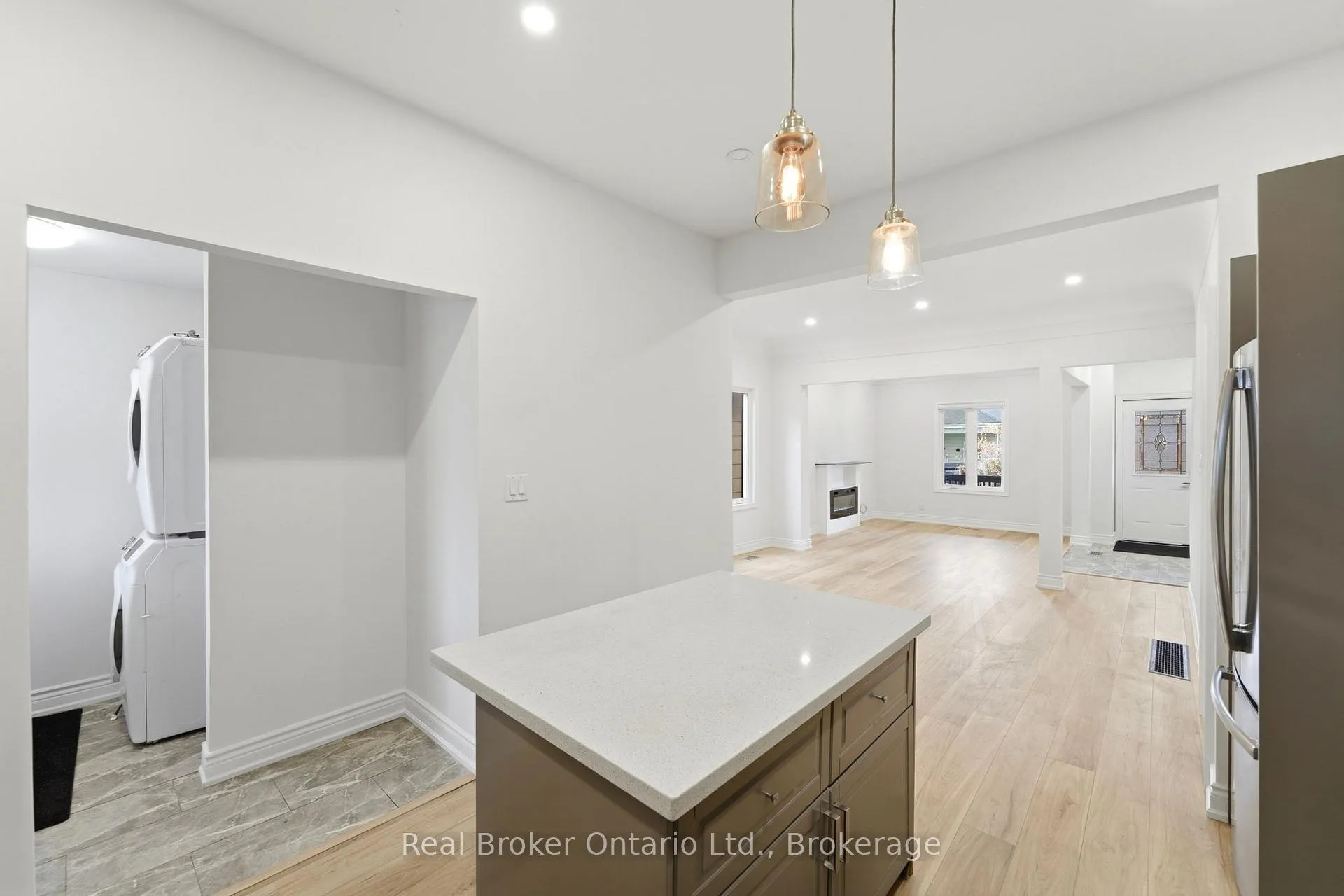 Photo 9 of Unit Upper, 167 Rosslyn Avenue N, Hamilton, Crown Point — HOMEH