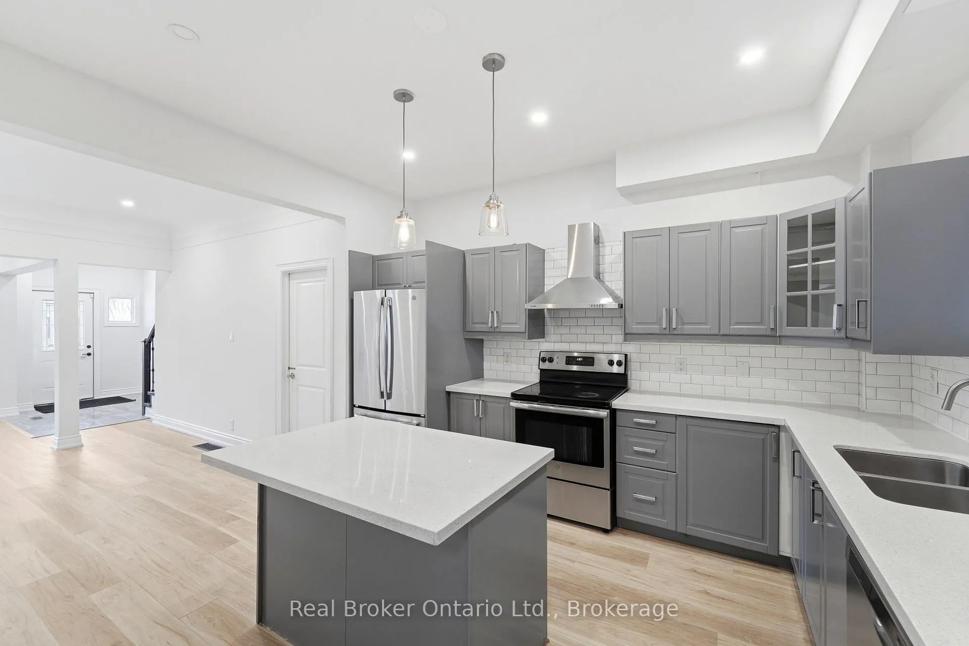 Photo 11 of Unit Upper, 167 Rosslyn Avenue N, Hamilton, Crown Point — HOMEH