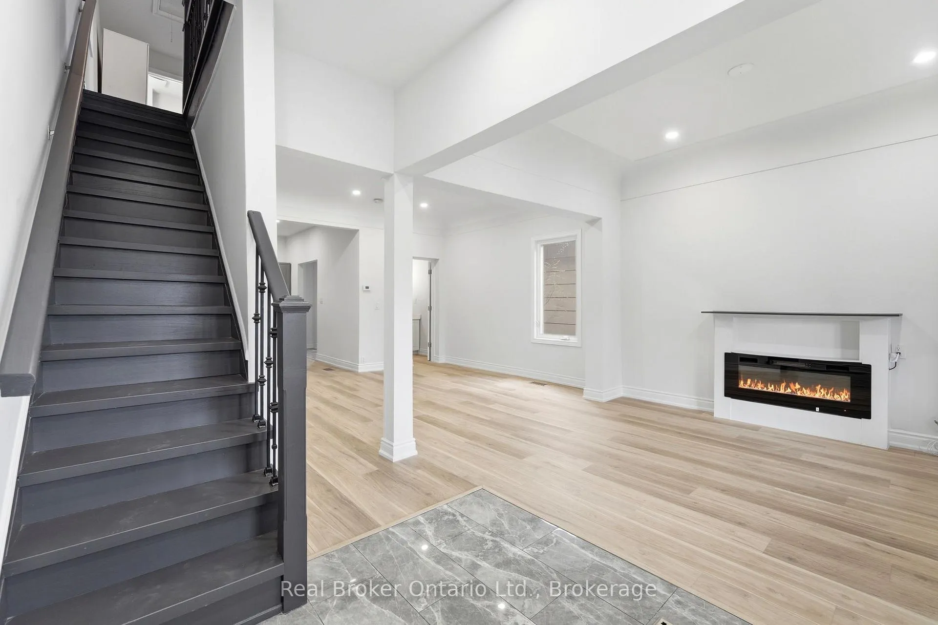 Photo 14 of Unit Upper, 167 Rosslyn Avenue N, Hamilton, Crown Point — HOMEH