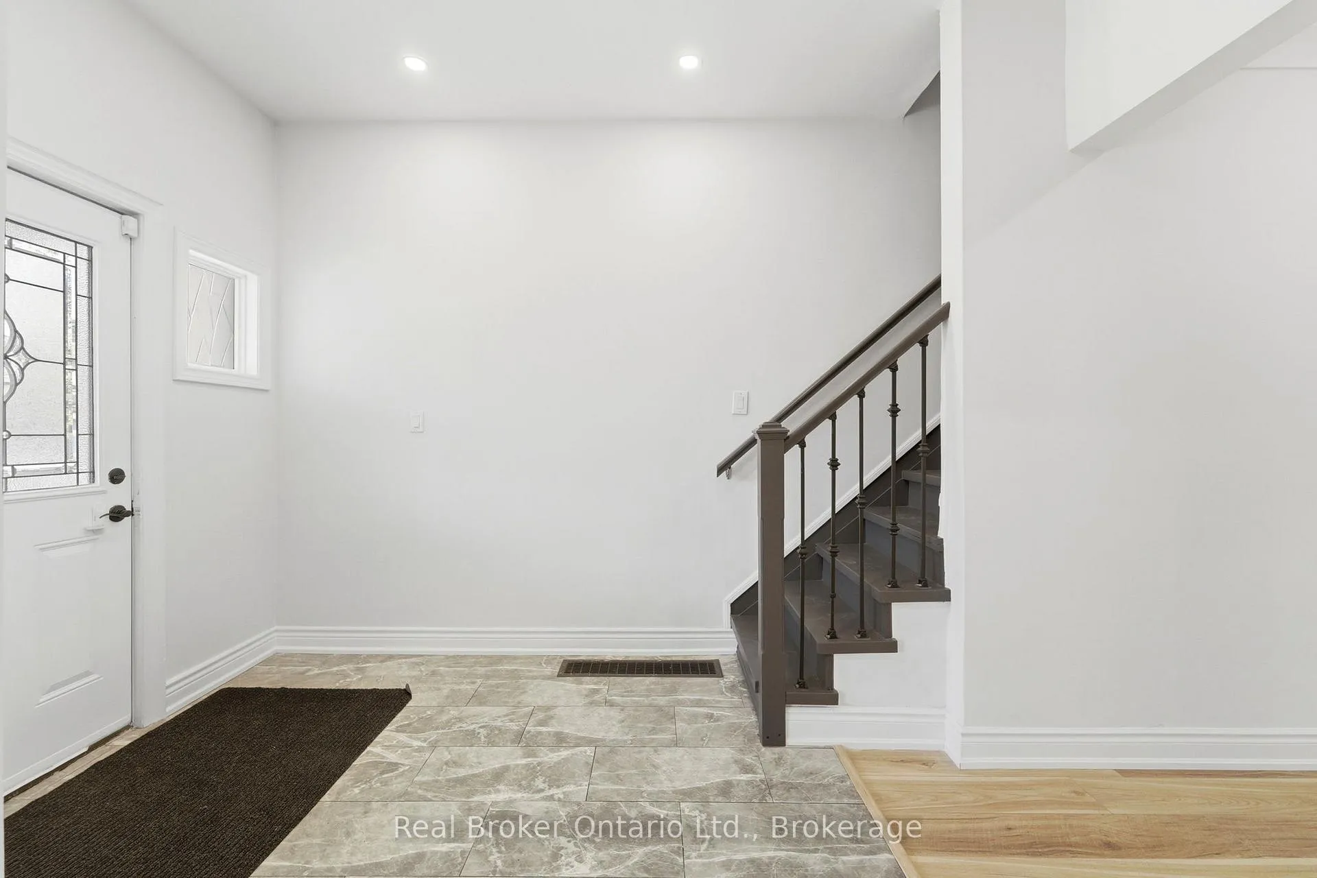 Photo 15 of Unit Upper, 167 Rosslyn Avenue N, Hamilton, Crown Point — HOMEH