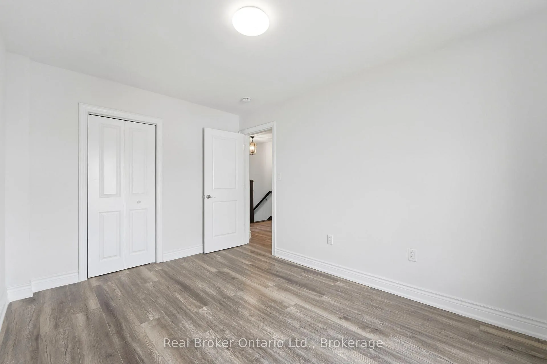 Photo 19 of Unit Upper, 167 Rosslyn Avenue N, Hamilton, Crown Point — HOMEH