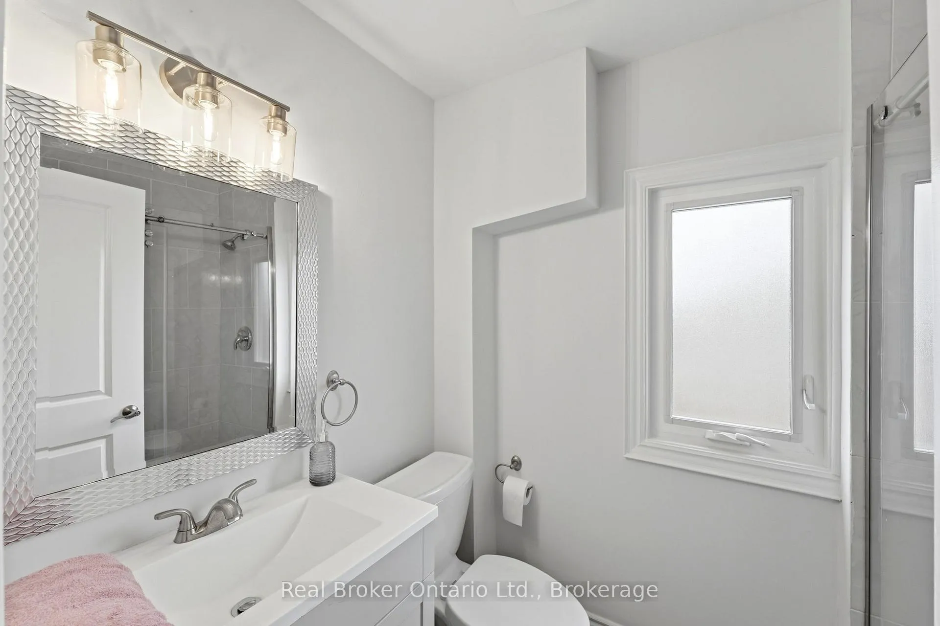 Photo 29 of Unit Upper, 167 Rosslyn Avenue N, Hamilton, Crown Point — HOMEH