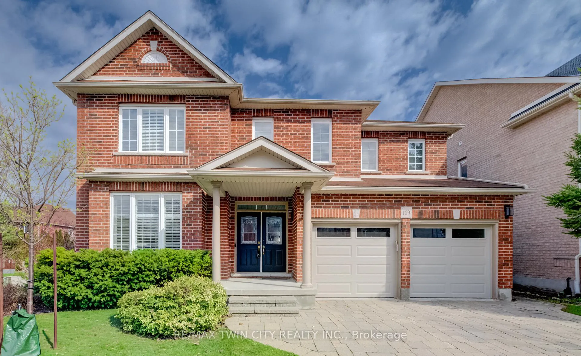 Photo 2 of 169 Falconridge Drive, Kitchener — HOMEH
