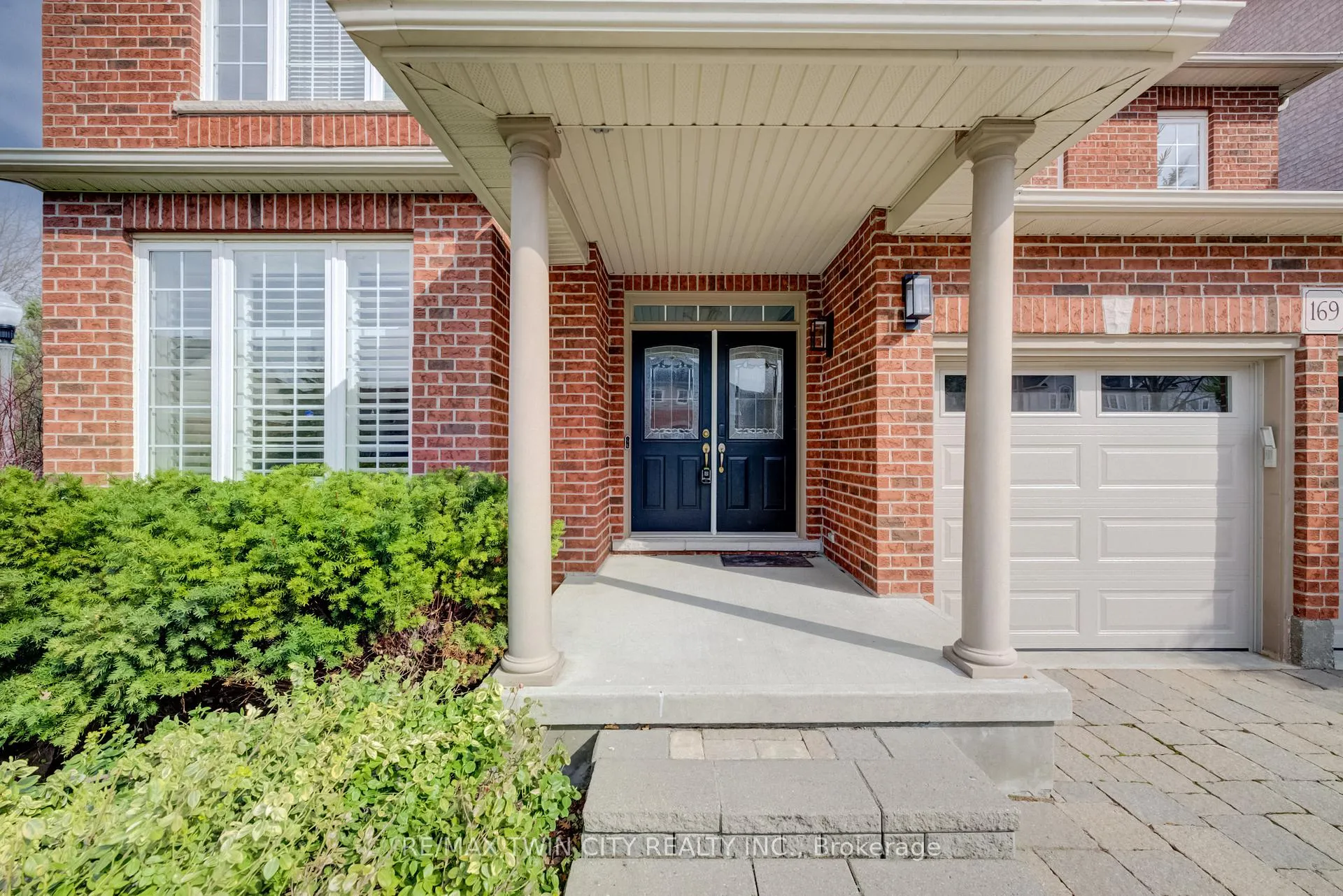 Photo 3 of 169 Falconridge Drive, Kitchener — HOMEH