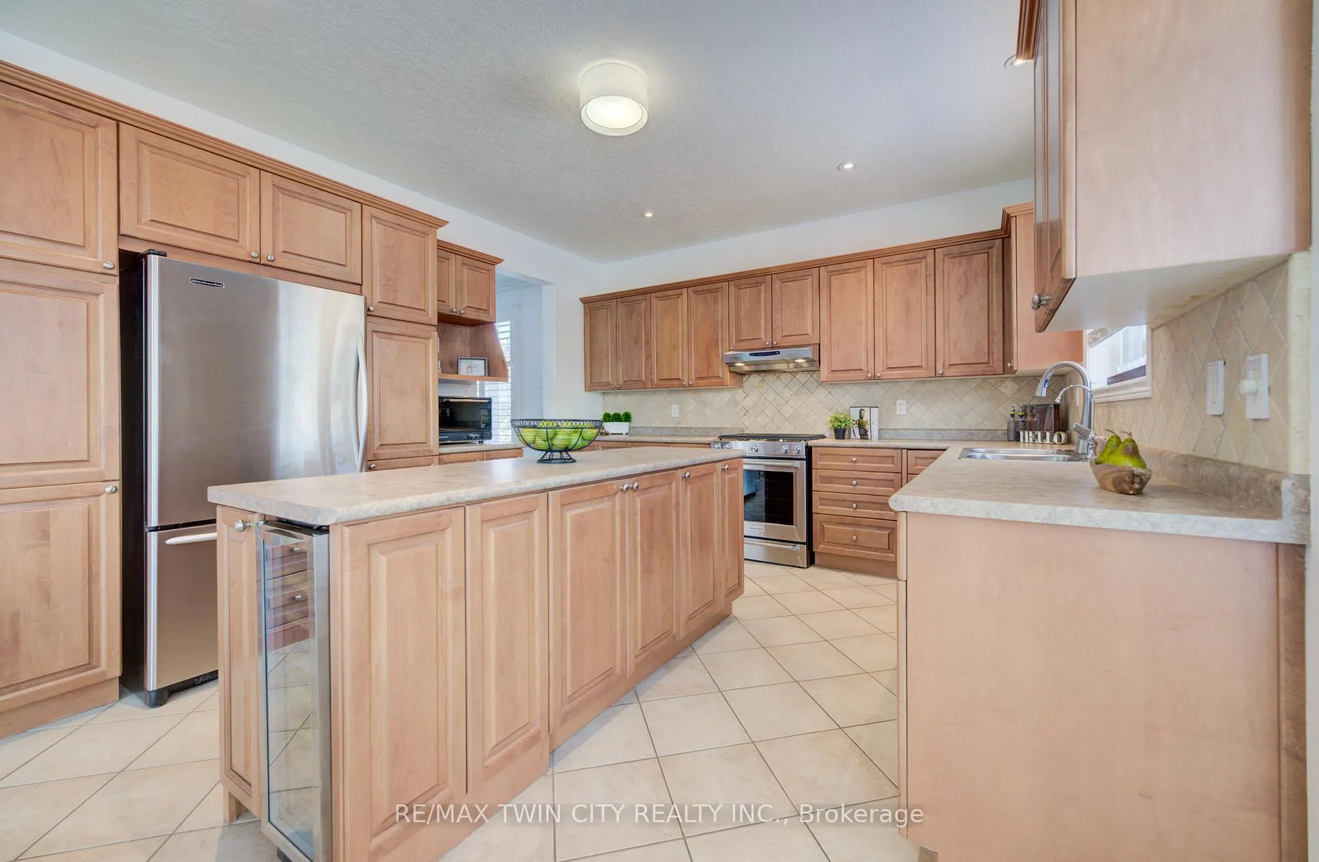 Photo 11 of 169 Falconridge Drive, Kitchener — HOMEH