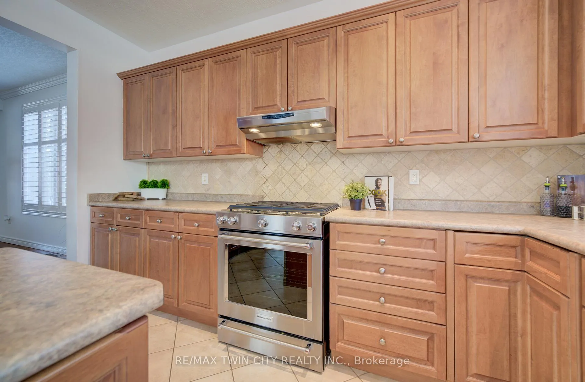 Photo 12 of 169 Falconridge Drive, Kitchener — HOMEH