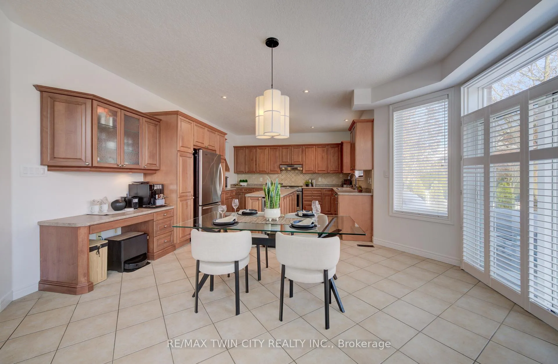 Photo 15 of 169 Falconridge Drive, Kitchener — HOMEH