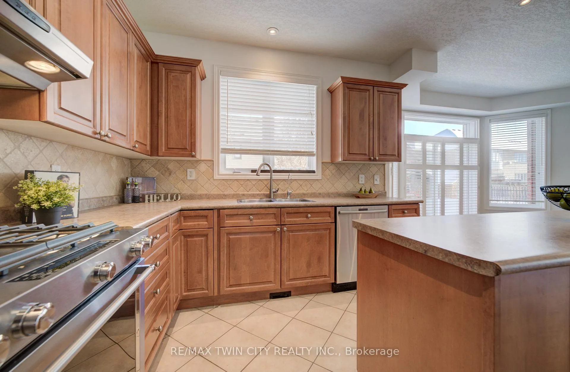 Photo 17 of 169 Falconridge Drive, Kitchener — HOMEH