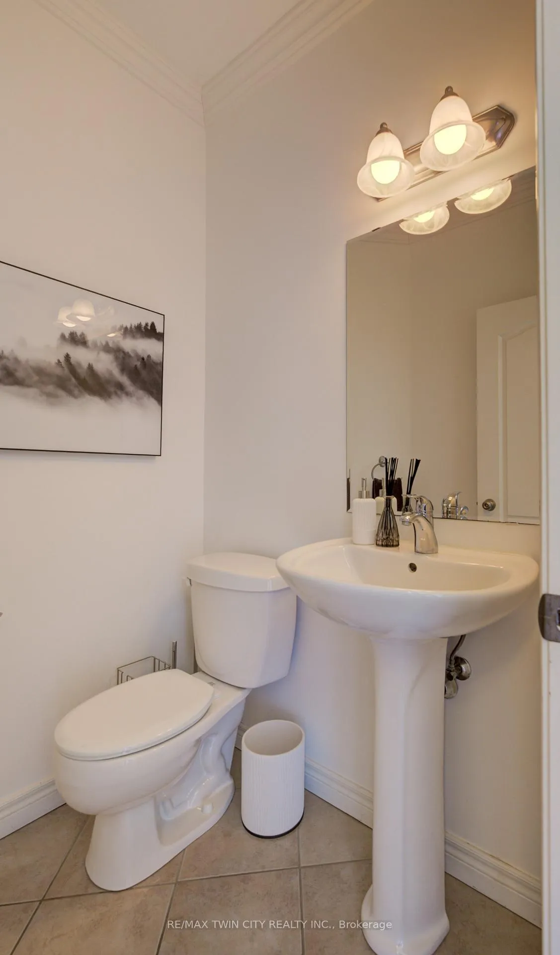 Photo 18 of 169 Falconridge Drive, Kitchener — HOMEH