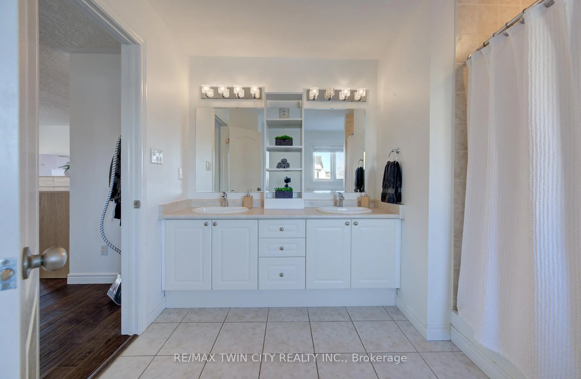 Photo 31 of 169 Falconridge Drive, Kitchener — HOMEH