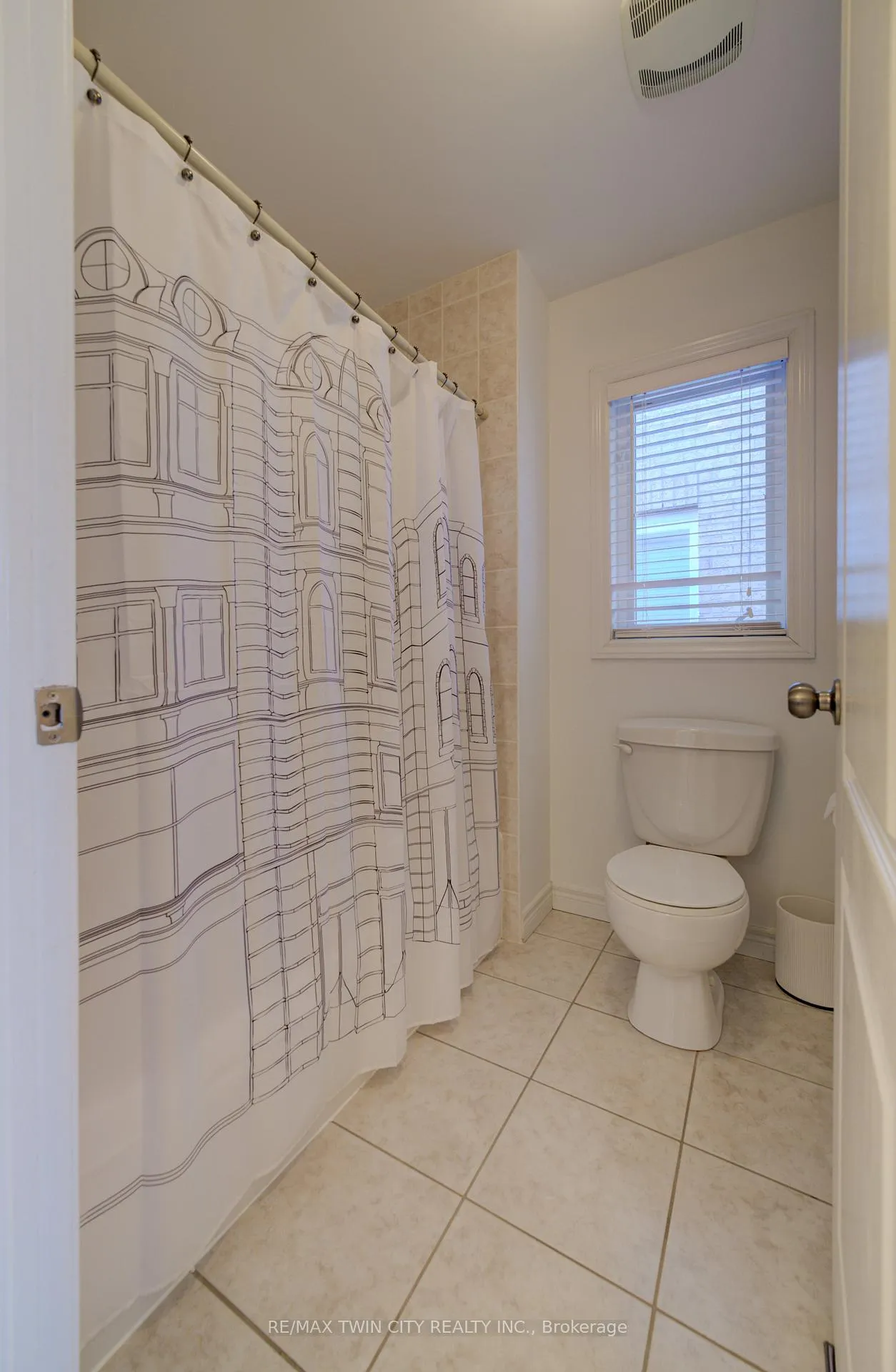 Photo 37 of 169 Falconridge Drive, Kitchener — HOMEH