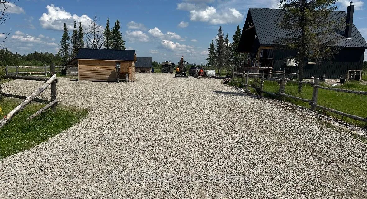 Photo 5 of 680 Peltola Road, Cochrane — HOMEH