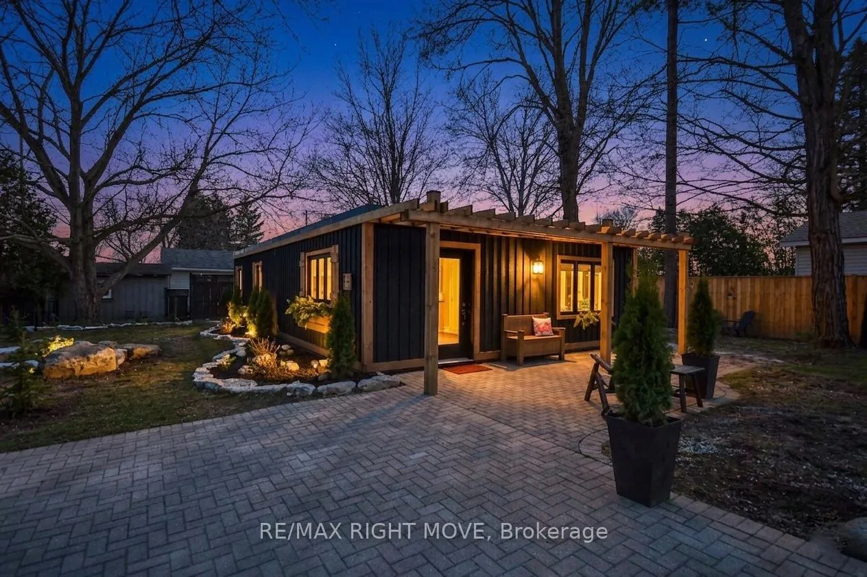 Photo 2 of 51 Walker Avenue, Orillia — HOMEH