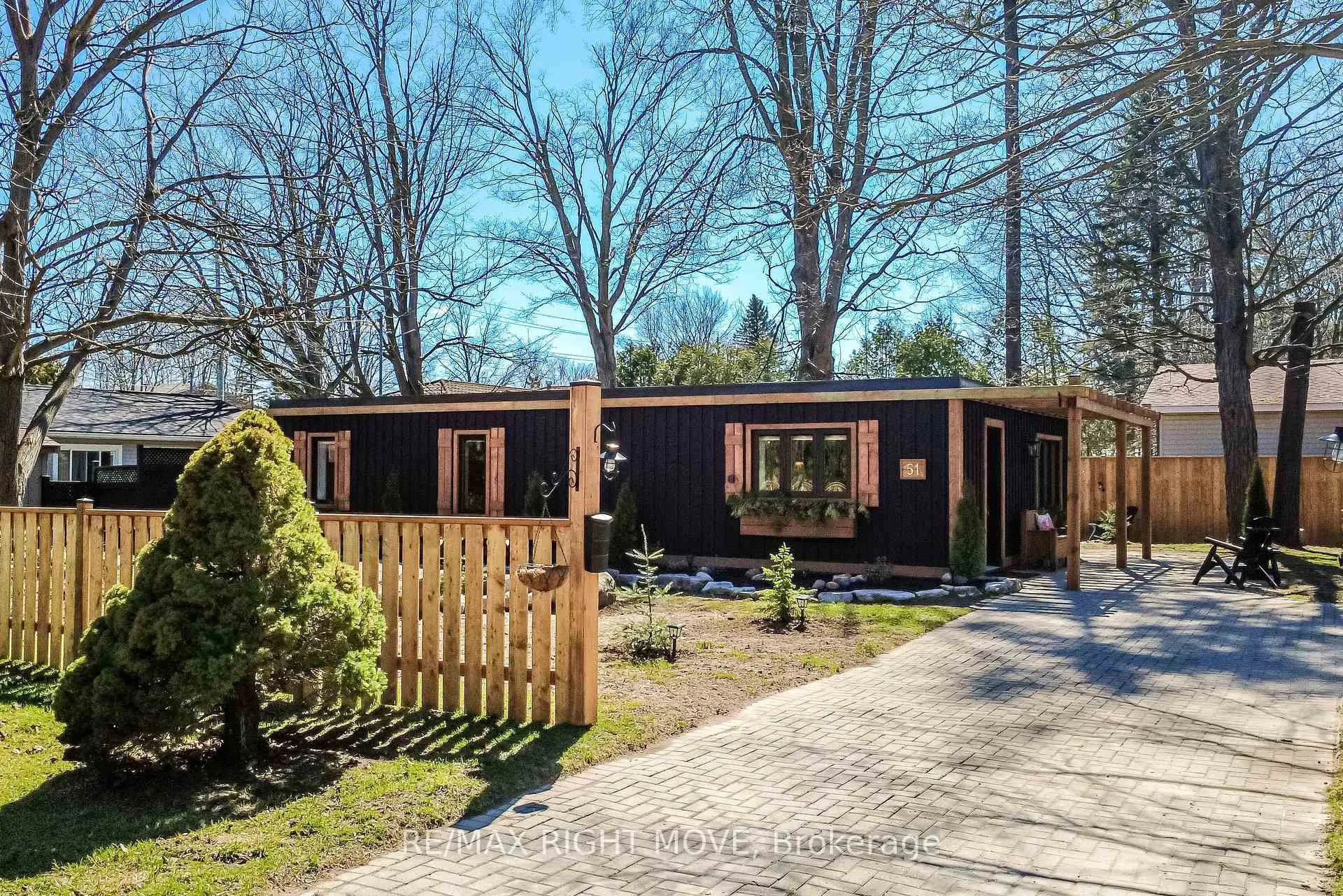 Photo 3 of 51 Walker Avenue, Orillia — HOMEH