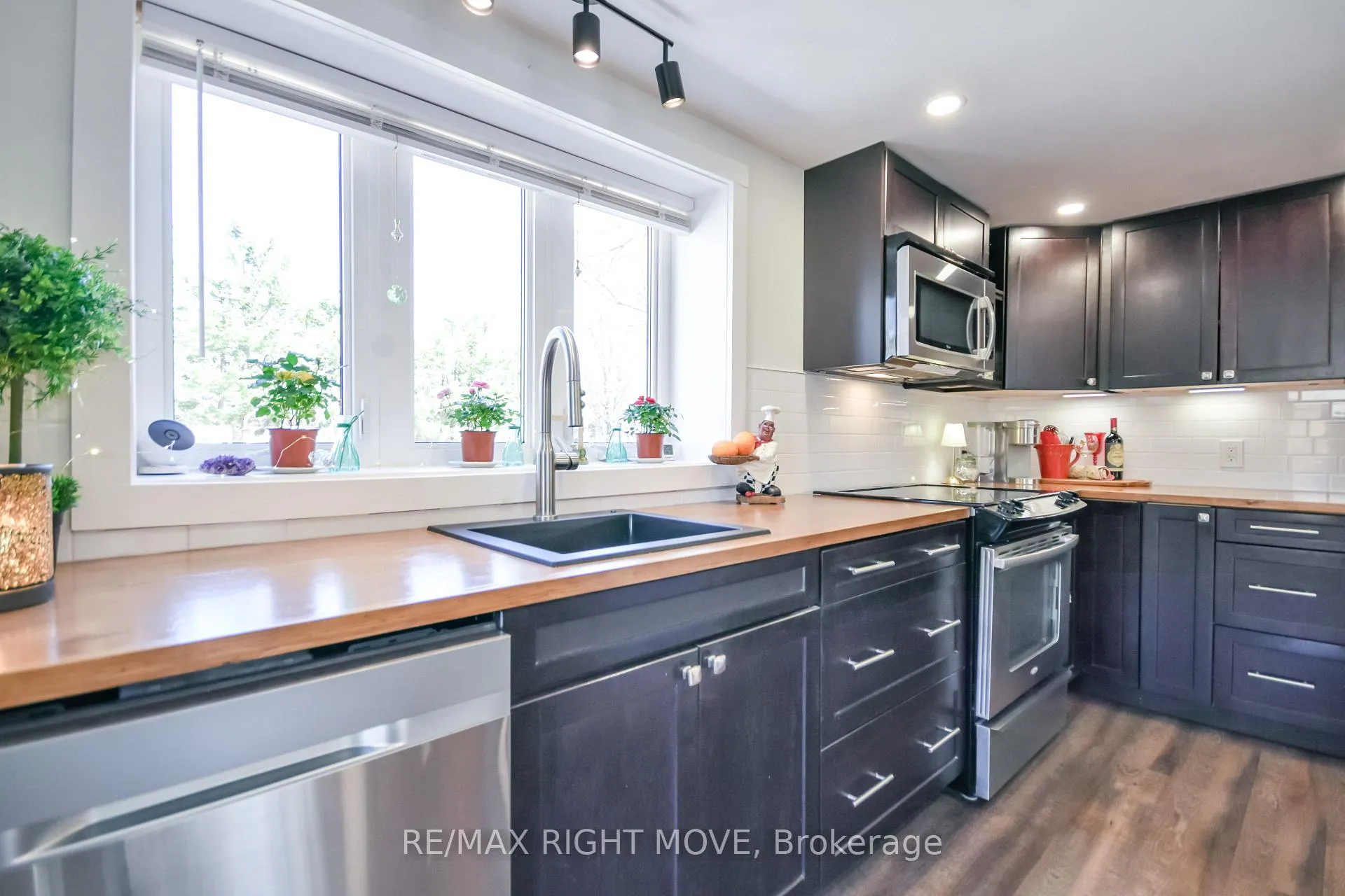 Photo 5 of 51 Walker Avenue, Orillia — HOMEH