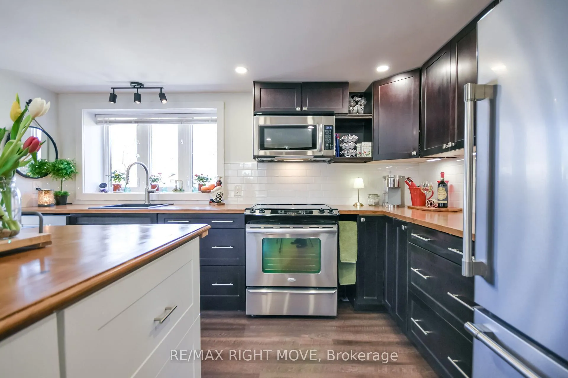 Photo 9 of 51 Walker Avenue, Orillia — HOMEH