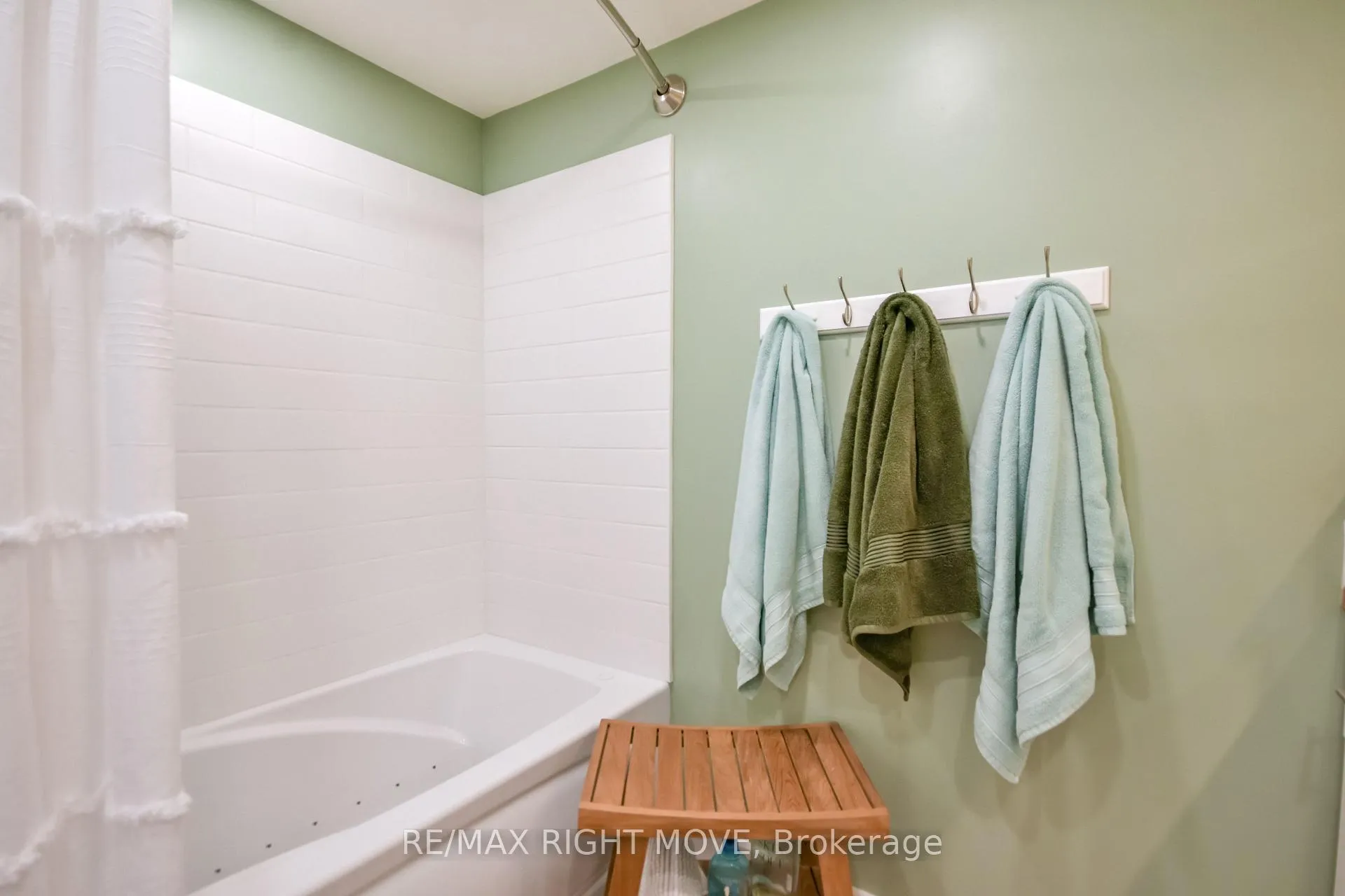 Photo 31 of 51 Walker Avenue, Orillia — HOMEH
