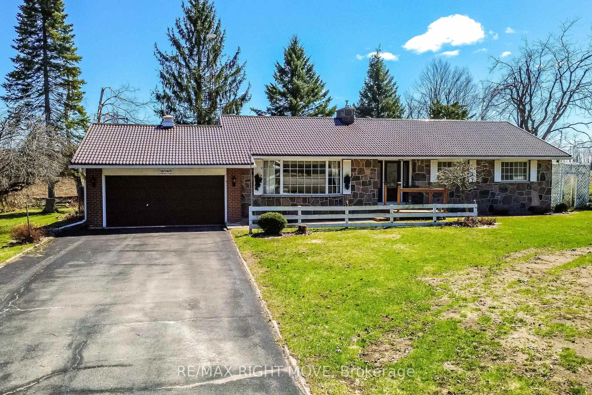 Photo 2 of 978 15/16 Side Road E, Oro-Medonte, Rural Oro-Medonte — HOMEH