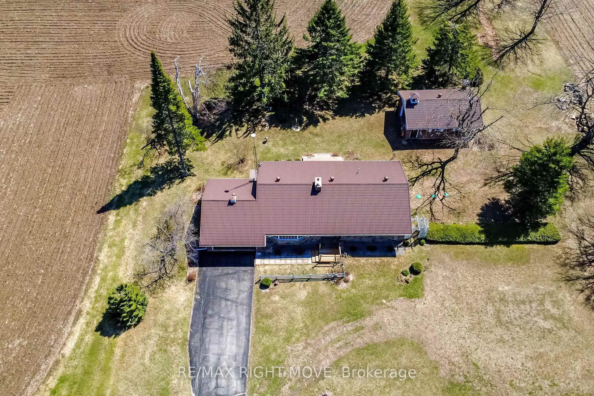 Photo 4 of 978 15/16 Side Road E, Oro-Medonte, Rural Oro-Medonte — HOMEH