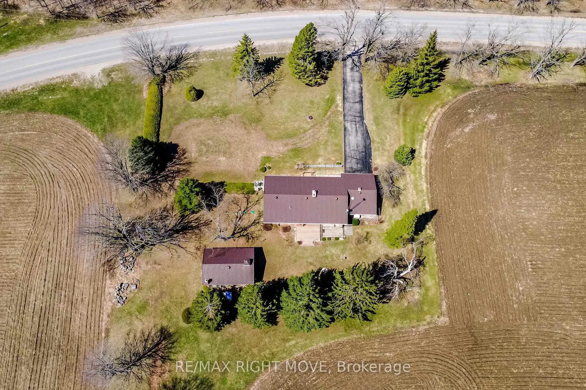 Photo 6 of 978 15/16 Side Road E, Oro-Medonte, Rural Oro-Medonte — HOMEH