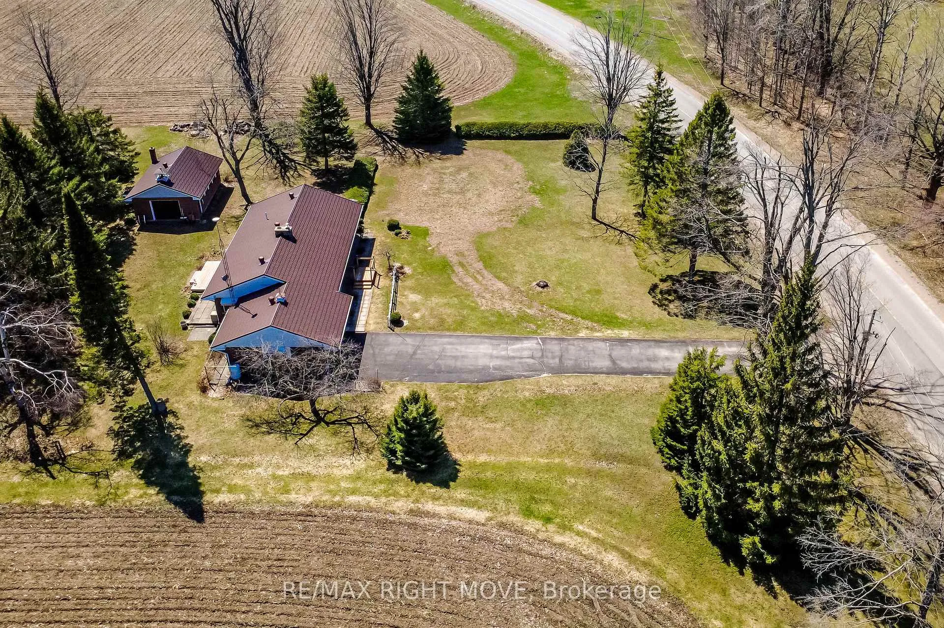 Photo 7 of 978 15/16 Side Road E, Oro-Medonte, Rural Oro-Medonte — HOMEH