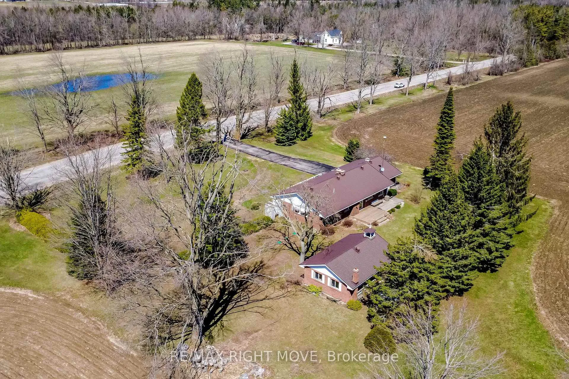 Photo 10 of 978 15/16 Side Road E, Oro-Medonte, Rural Oro-Medonte — HOMEH