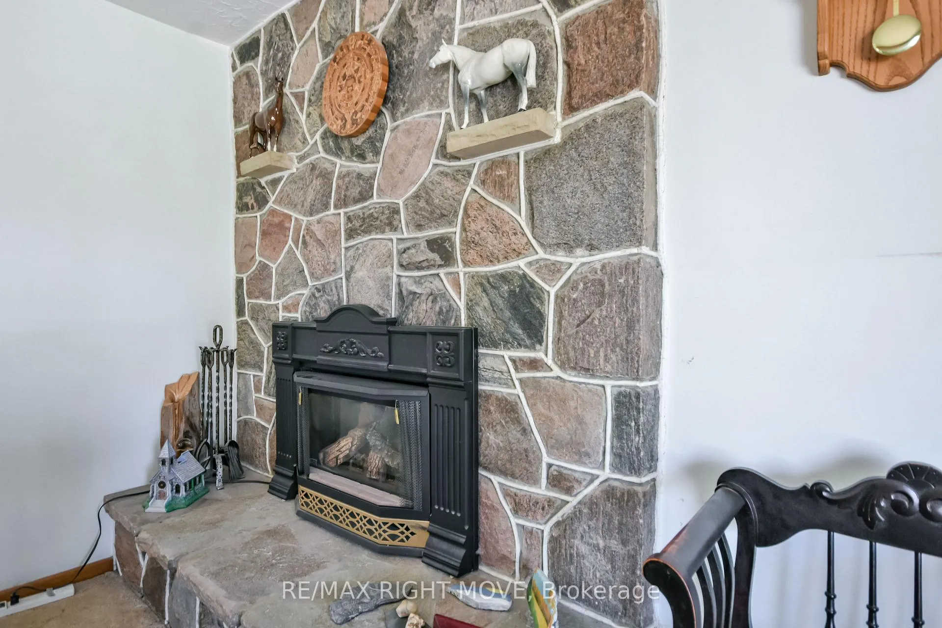 Photo 13 of 978 15/16 Side Road E, Oro-Medonte, Rural Oro-Medonte — HOMEH