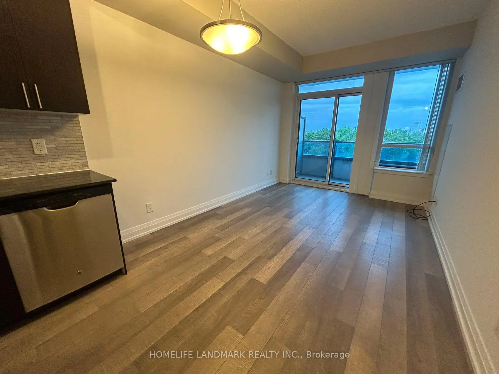 Photo 8 of Unit 525, 7165 Yonge Street, Markham, Grandview — HOMEH
