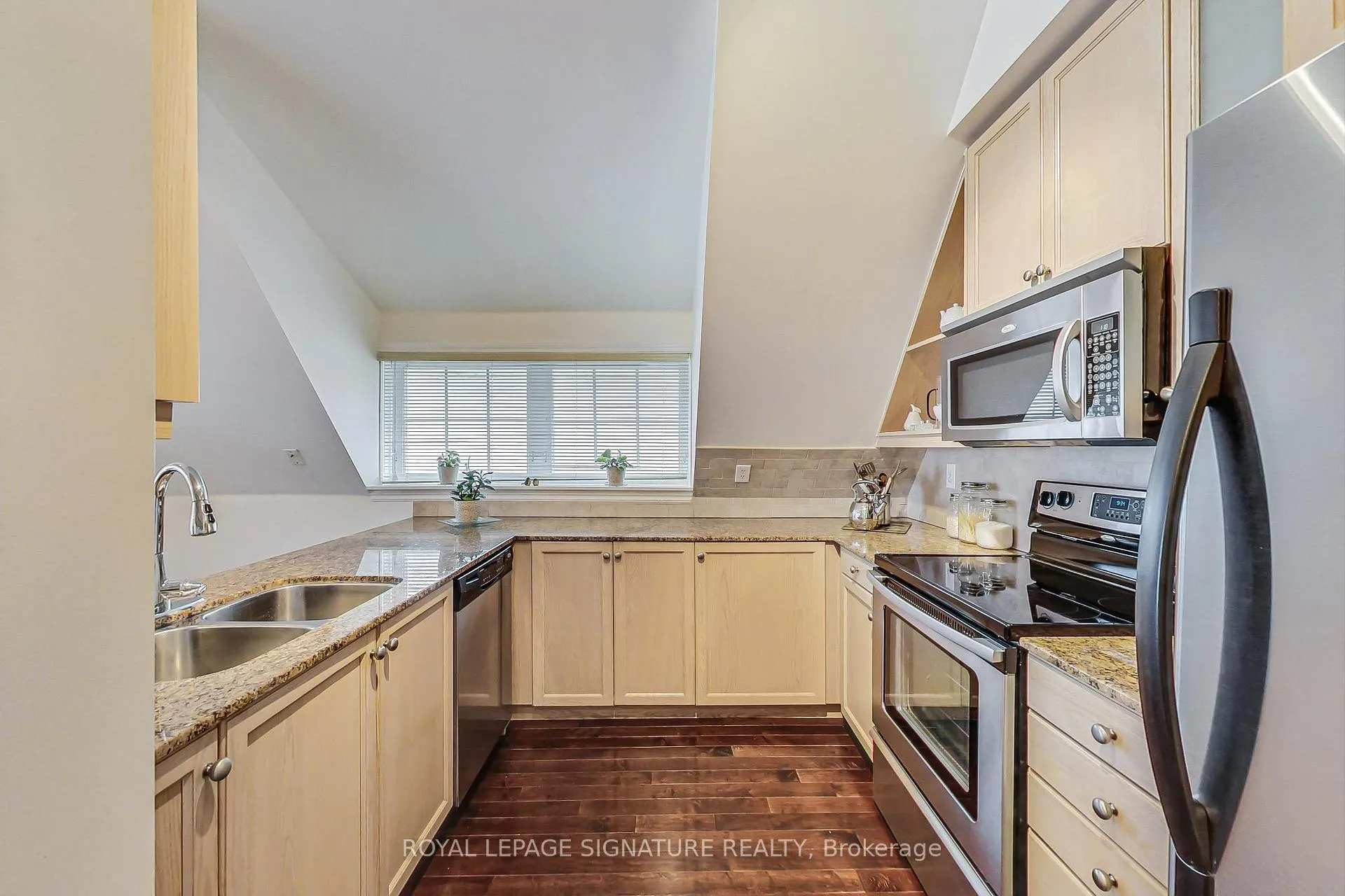 Photo 8 of Unit M11, 539 Jarvis Street, Toronto, North St. James Town — HOMEH