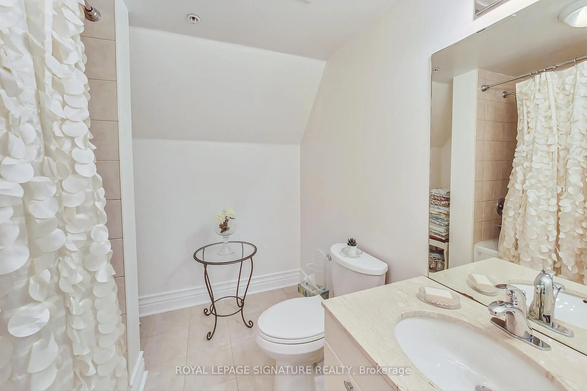 Photo 12 of Unit M11, 539 Jarvis Street, Toronto, North St. James Town — HOMEH