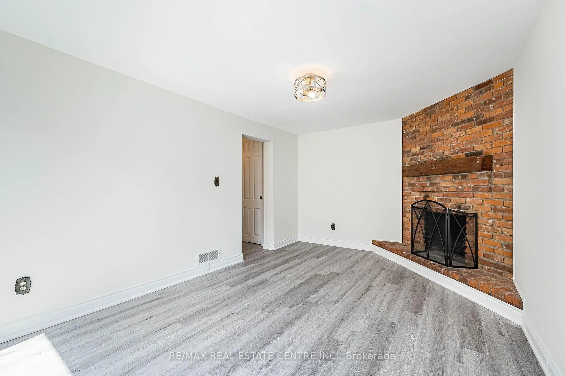 Photo 17 of 11 Kirkland Road, Brampton, Madoc — HOMEH