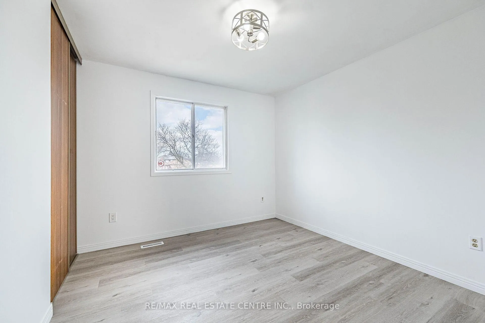Photo 23 of 11 Kirkland Road, Brampton, Madoc — HOMEH