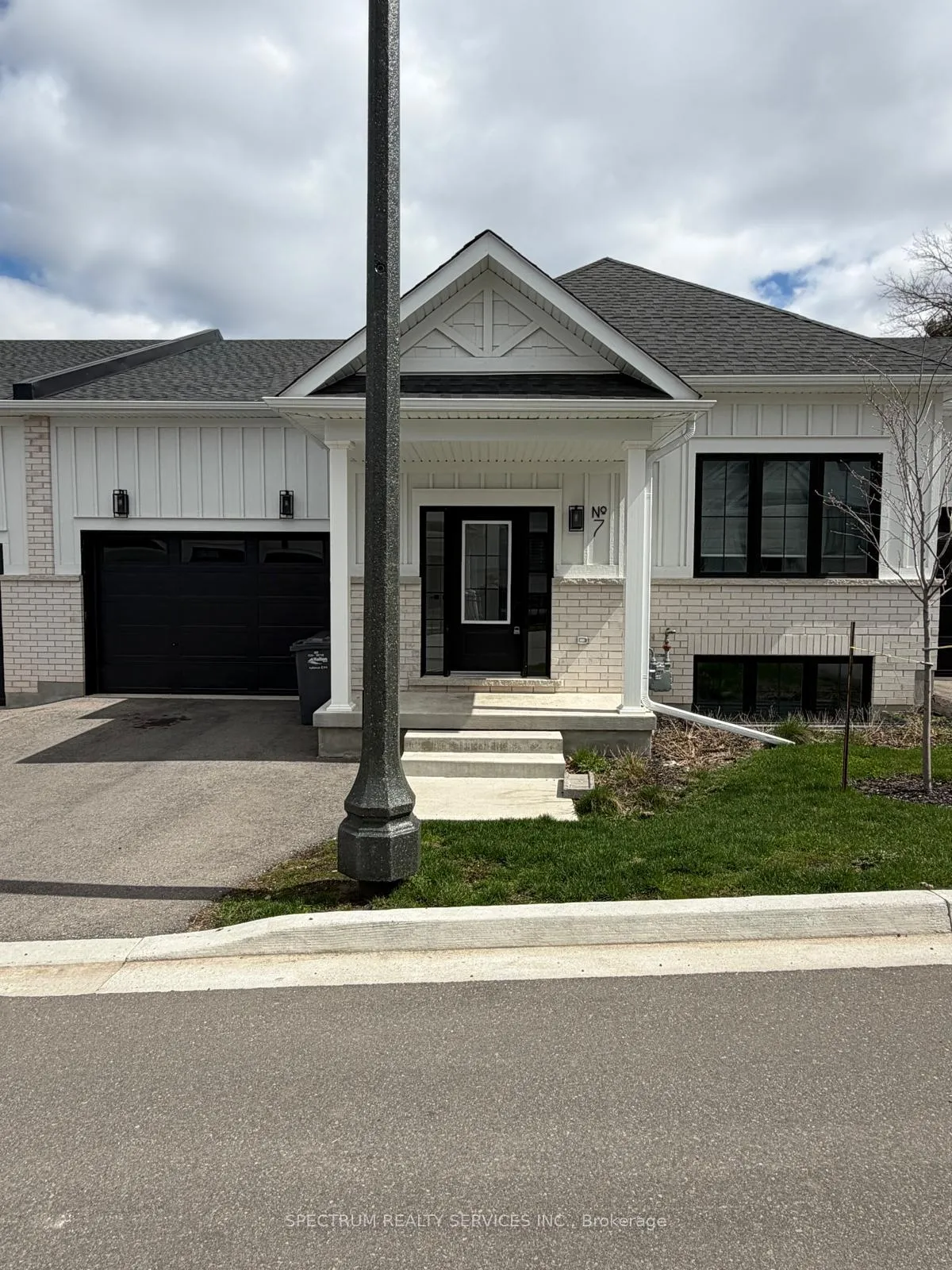 Photo 1 of 7 Santa Barbara Lane, Halton Hills, Georgetown — HOMEH