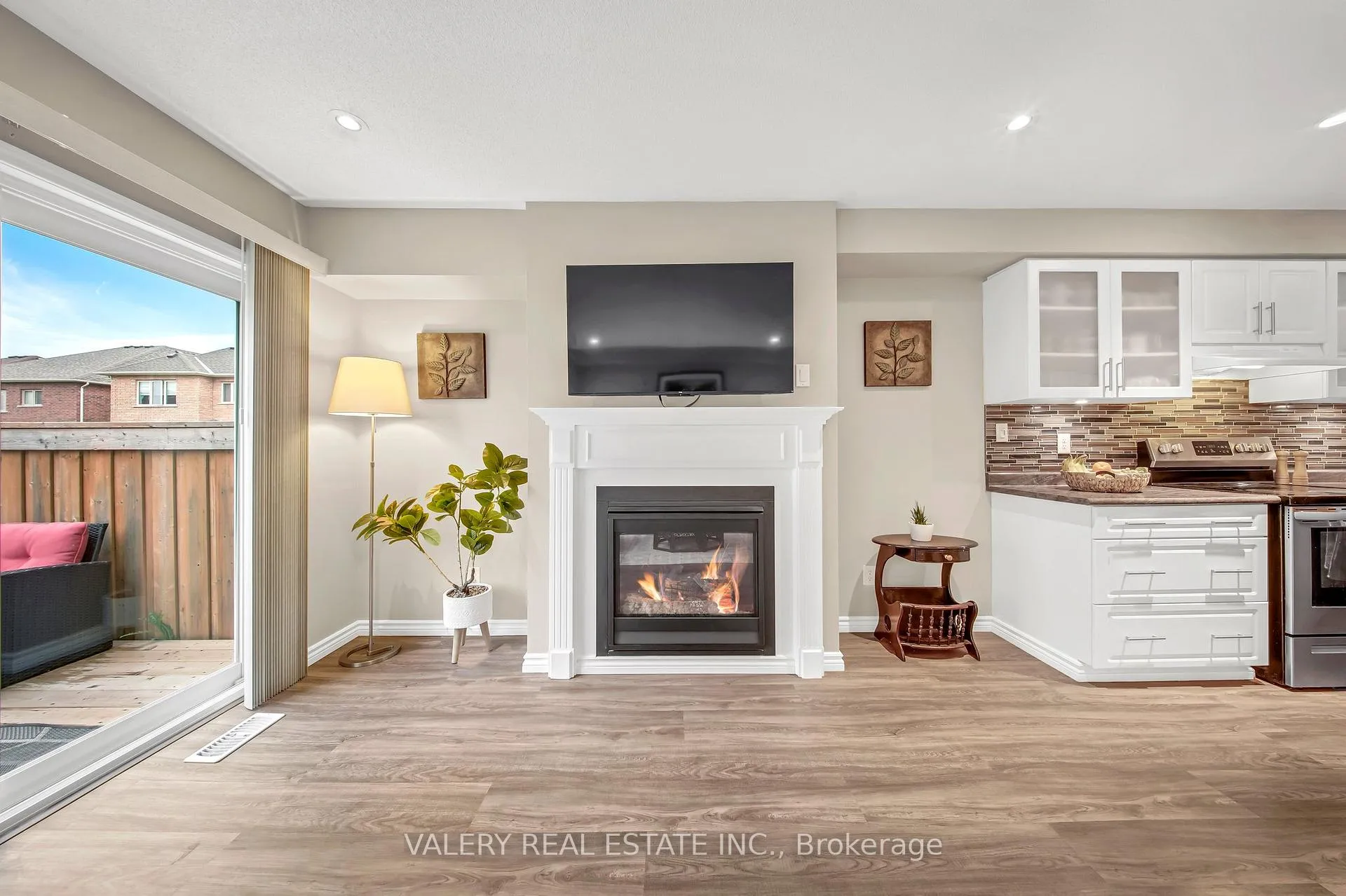 Photo 5 of 2442 Equestrian Crescent, Oshawa, Windfields — HOMEH